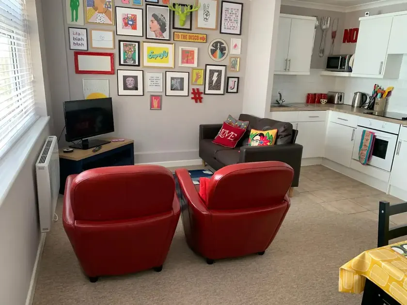 Jurassic Coast Holiday Home - Image 1