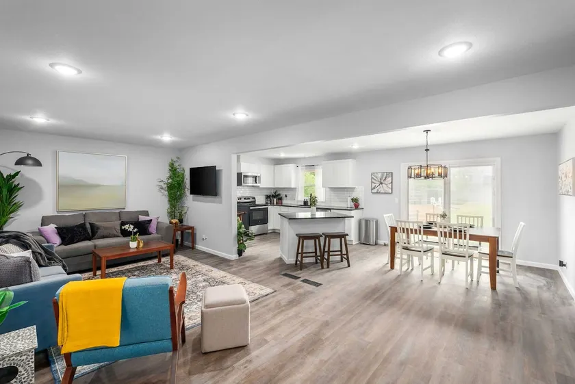 Spacious Family Retreat By Park - Image 1