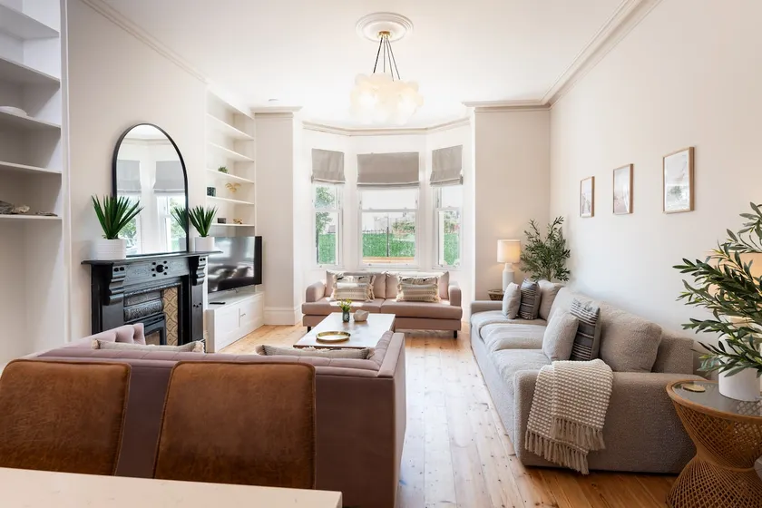 Seafront, Hot Tub, Sleeps 16, Dogs, Jurassic Coast - Image 1