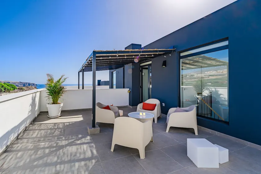 Cozy 2-BR Penthouse with Private Rooftop Terrace - Image 1