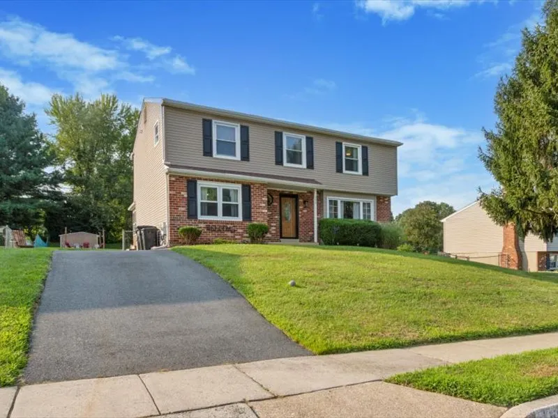 Jacuzzi/Game Room/Close to Airport/Philly Stadiums - Image 1