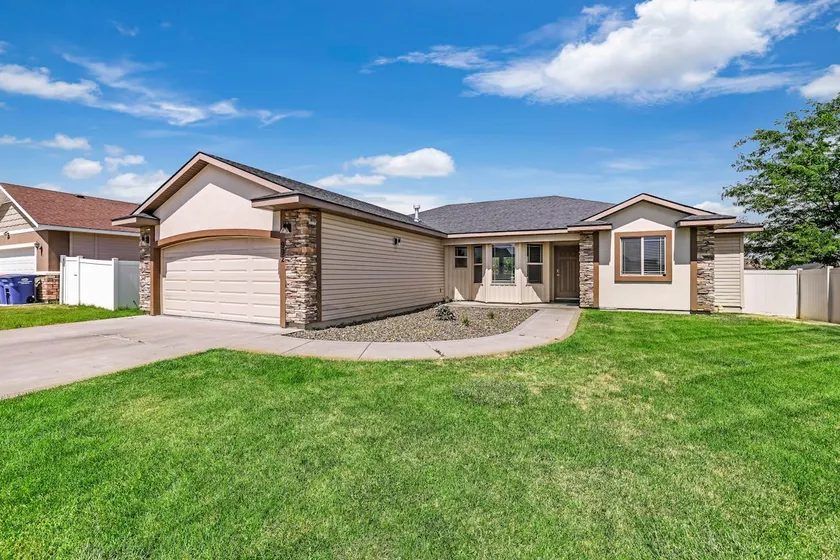 4 Bedroom, Sunnybrook Home North East TF - Image 1