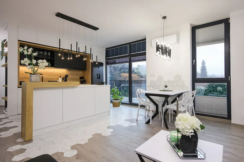 Luxury Landing 8 accomodation Targu Mures - Image 1
