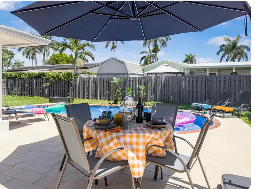 Family Home Pool 8 Mins to Beach - Image 1