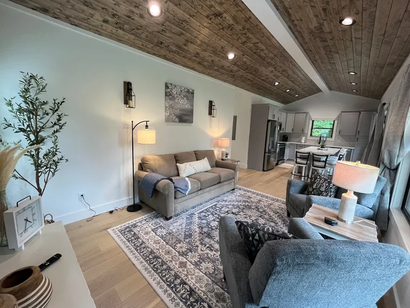 The Crepe Myrtle Cottage - Image 1