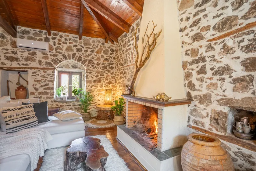 Stirida Stone House - Image 1