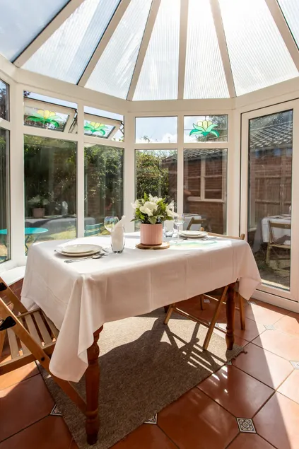 Cosy Homely House with Conservatory and Garden - Image 1
