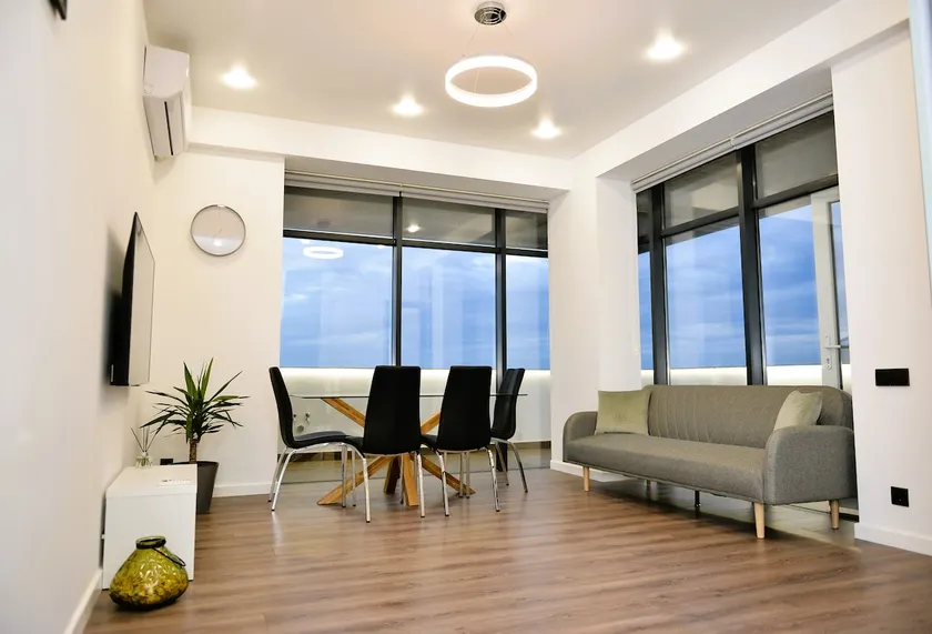Bay View Apartment - Image 1