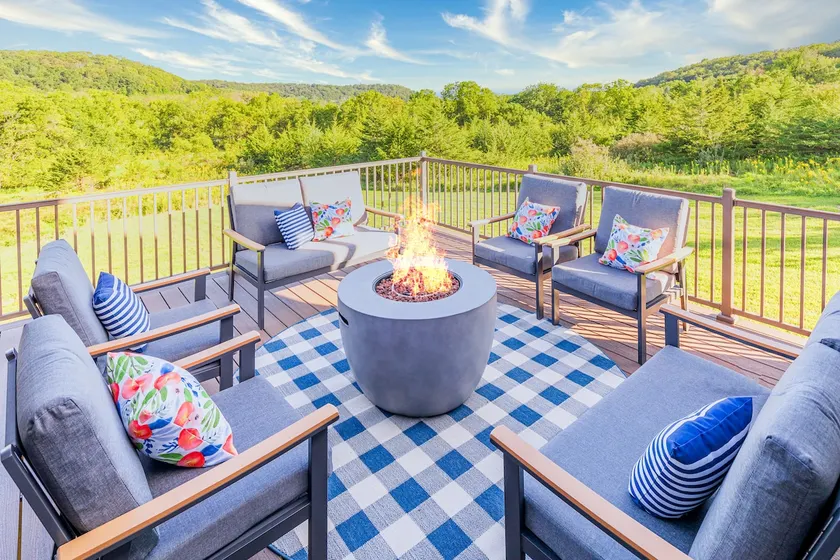 Golden Meadows Escape: A Luxurious Country Retreat - Image 1