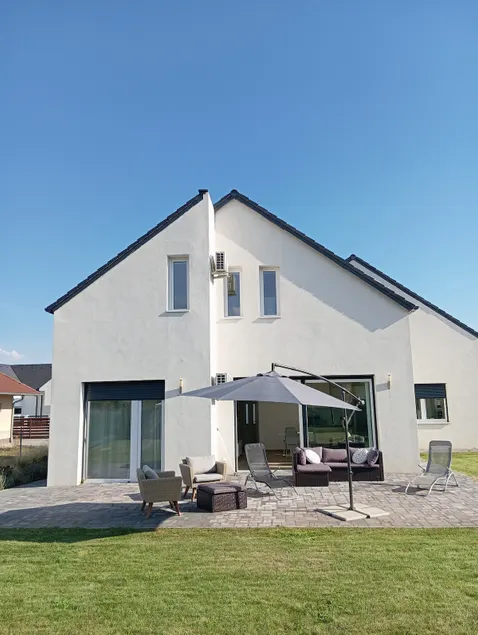 Elegant and cosy private house with garden close to lake Balaton. - Image 1