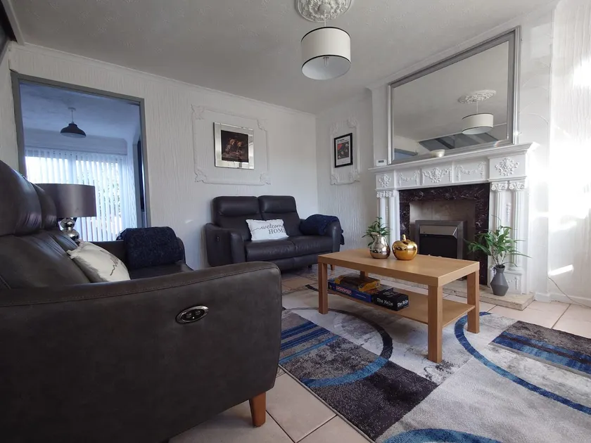 Full House in Liverpool-Free Off Street Parking - Image 1