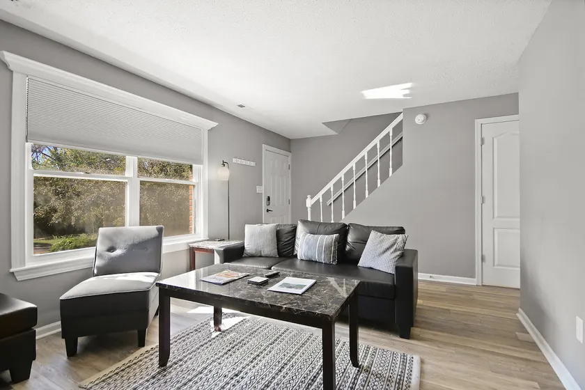 Classy Apartment near Golf Course & Shopping - Image 1