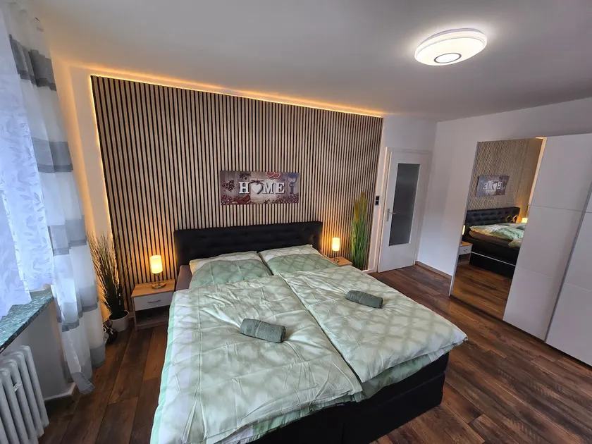 Exclusive and bright apartment in the centre - Image 1