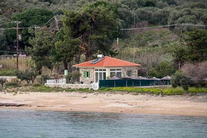 House Kokkalas on the beach - Image 1