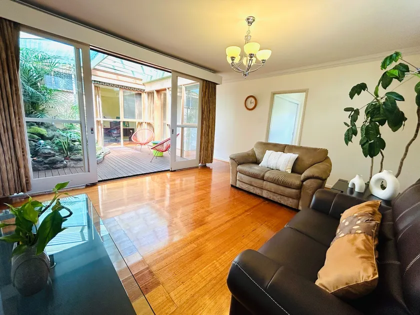 Perfect for Families 5BR Home Sleeps 11 Near Train - Image 1