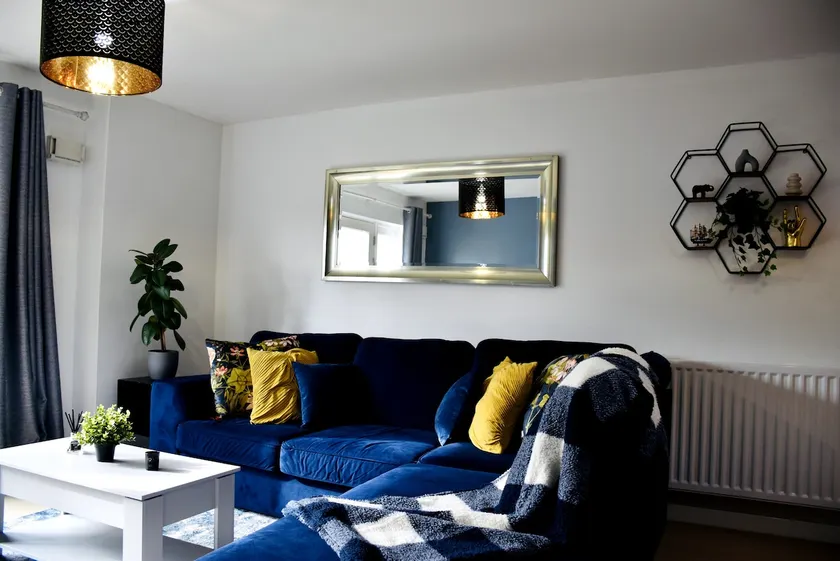 Luxurious & Spacious 2 bed Apartment in Milton Keynes - Image 1