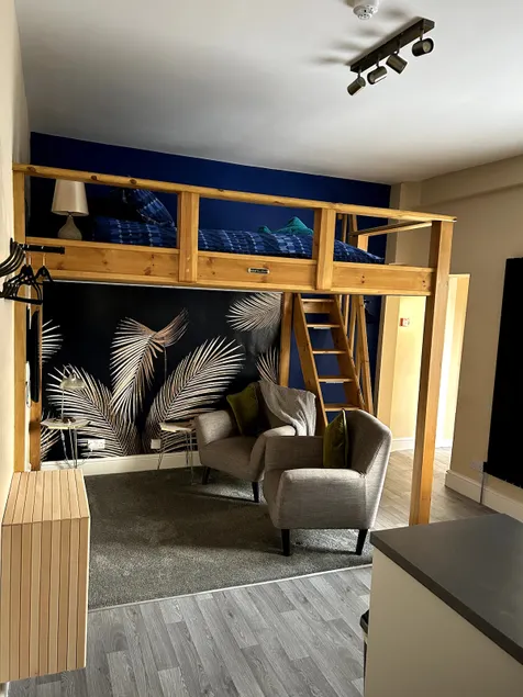 Modern mezzanine studio flat - Image 1