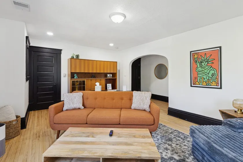 Modern 2BR - Short Walk to the Capitol - Image 1
