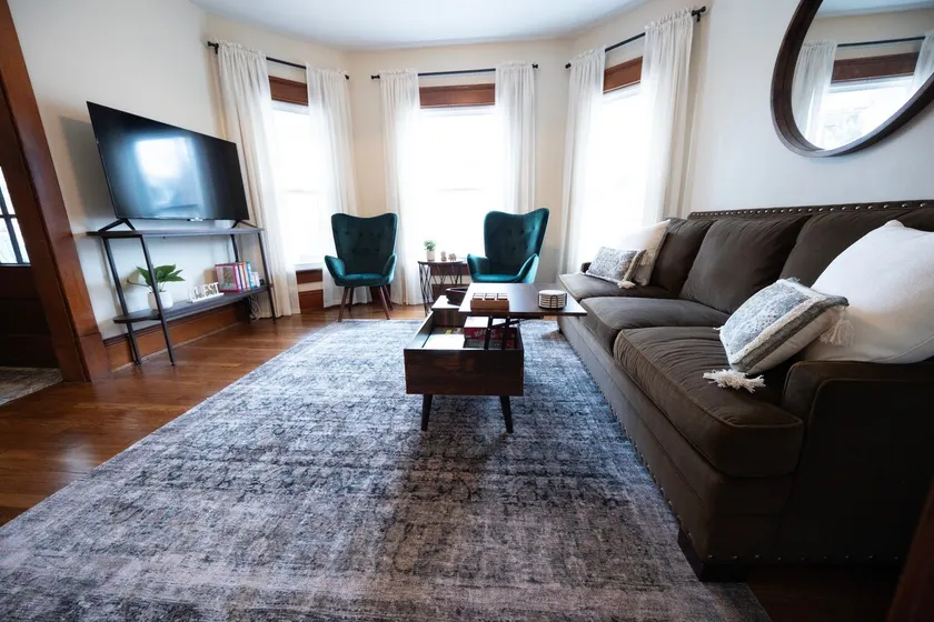 Hidden gem - Home away from Home. Newly remodeled - Image 1