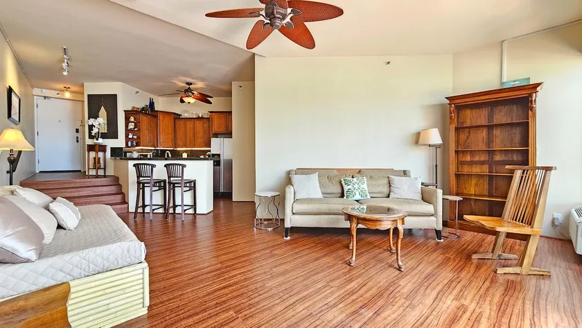 Spacious Lanai & Relaxing Vibes, Free Parking. - Image 1
