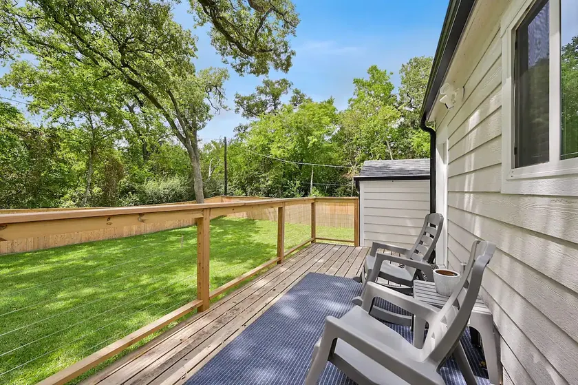 Mins to Texas A&M | Lux King Beds | Large Backyard - Image 1