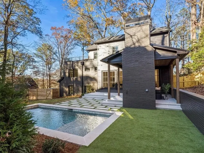 Buckhead Black House~Heated Pool Rooftop Sleeps 12 - Image 1