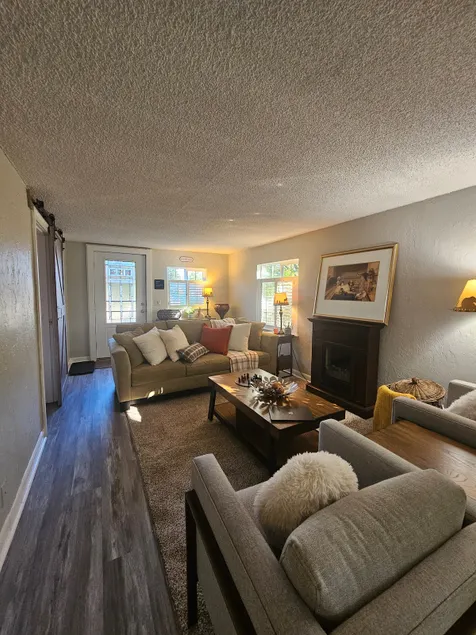Cozy Pacific Northwest Suburban Getaway - Image 1