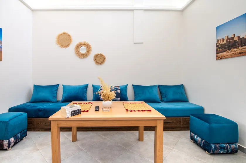 Stylish City Center Flat with Air Conditioning - Image 1