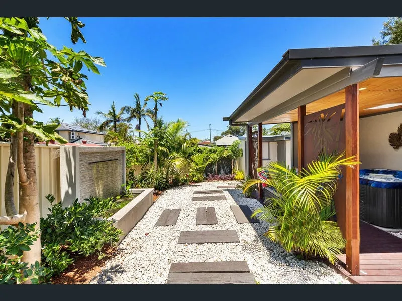 Paradise on Palm - Image 1