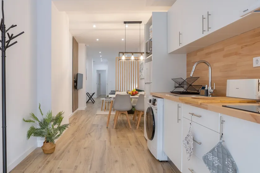 Modern apartament near city center - Image 1