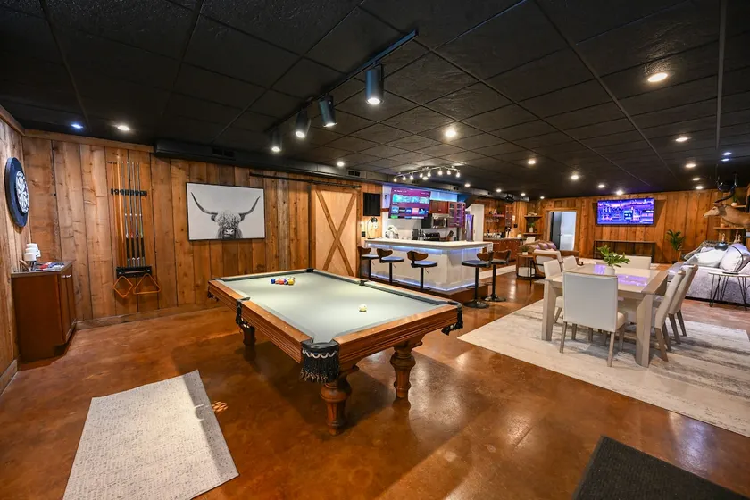 Lancaster's SpeakEasy CozyCabin - Image 1