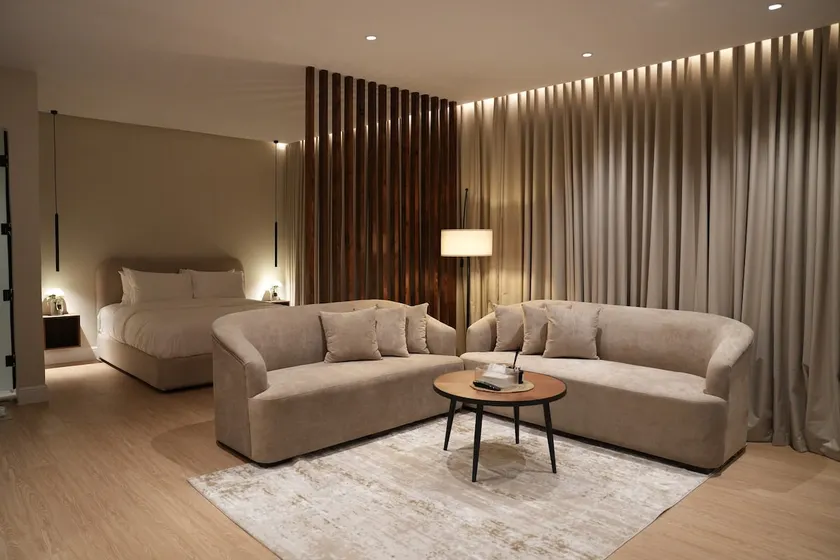 Modern and elegant hotel studio - Image 1