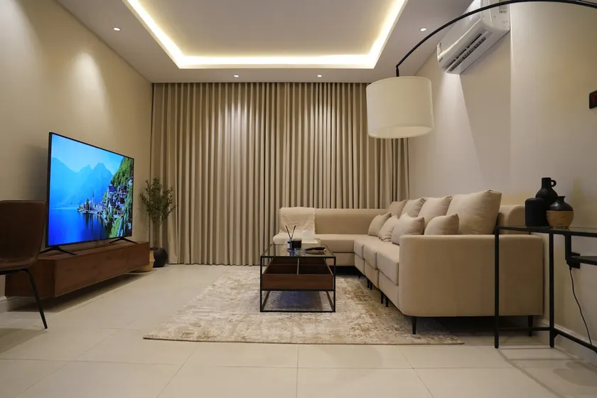 Elegantly designed serviced apartment - Image 1
