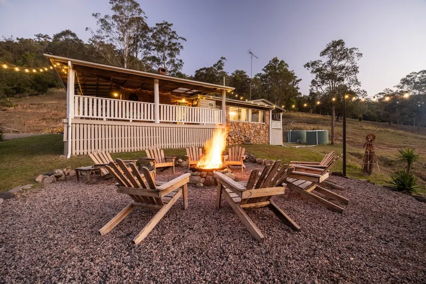 Bellbird Rise Off-Grid Cottage - Image 1