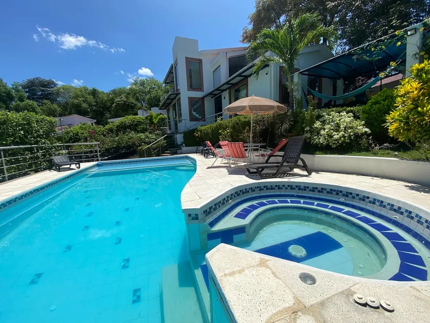House 41 Rest with wifi and pool in Ricaurte - Image 1