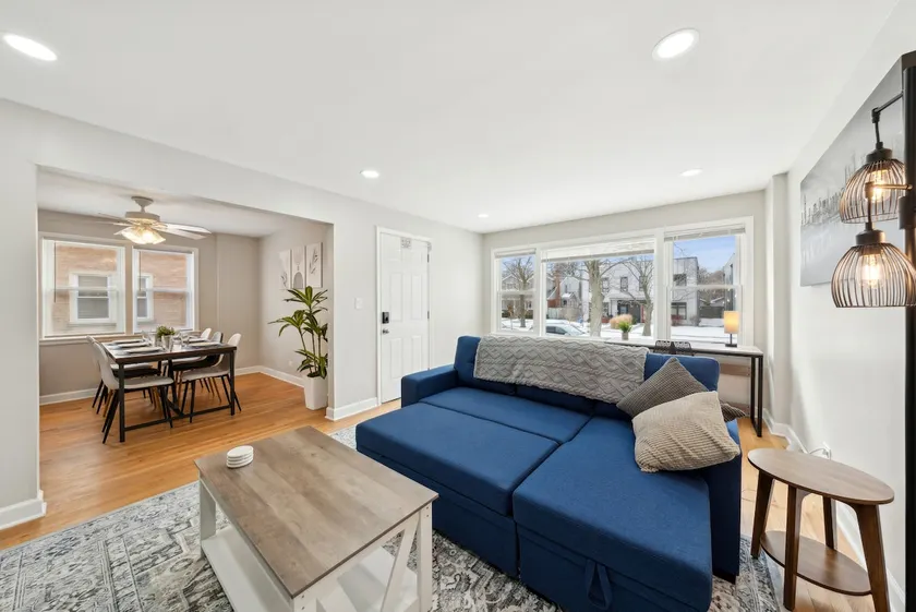 Renovated 3BR Apt-King Bd-Full Kitchen-WiFi-NTFLX - Image 1