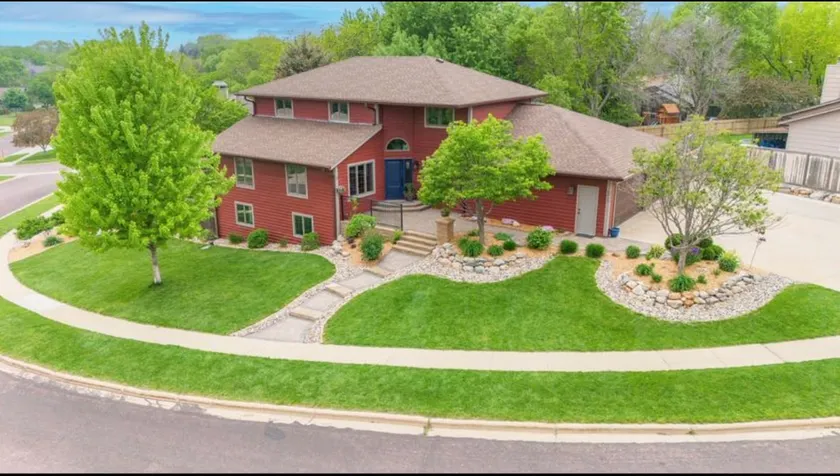 Large Gathering Home | Hot tub - Image 1
