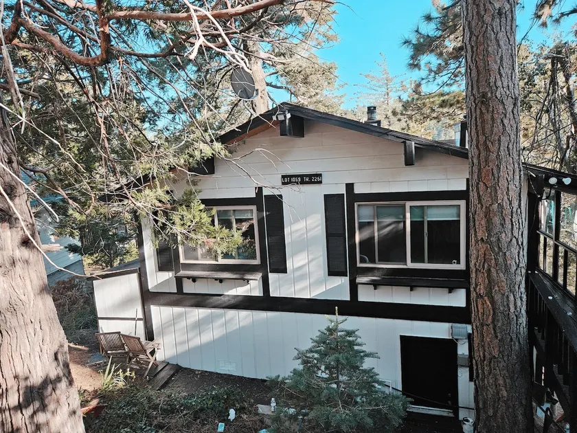 The Treehouse Hideaway - Image 1