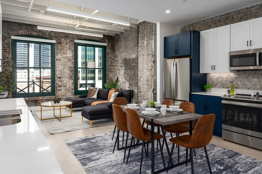 Beautiful Apartment Loft with Gym & Rooftop Access - Image 1