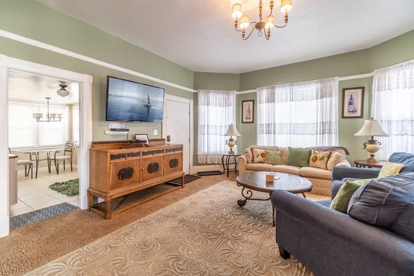 Rustic 2-Bedroom walking distance to Downtown - Image 1