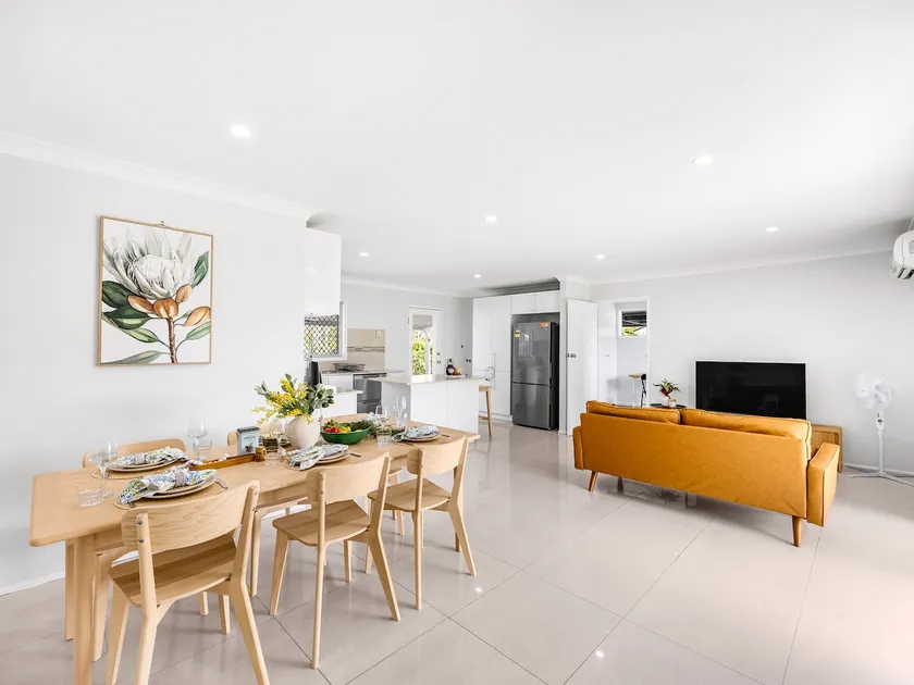 Central Sunnybank 4 Bedrooms Home, Family Friendly - Image 1