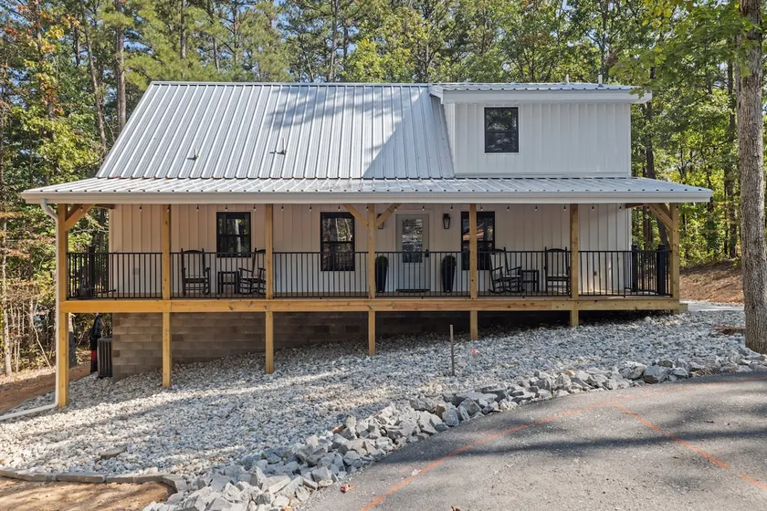 Ozark Shores- Lakefront, Hot Tub, Air Hockey - Image 1