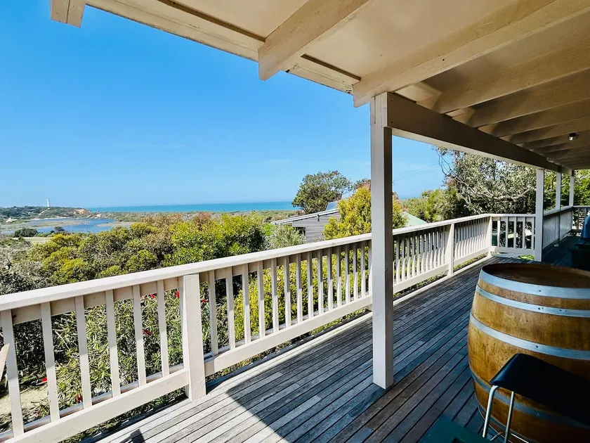 Family fun with ocean, inlet & lighthouse view - Image 1