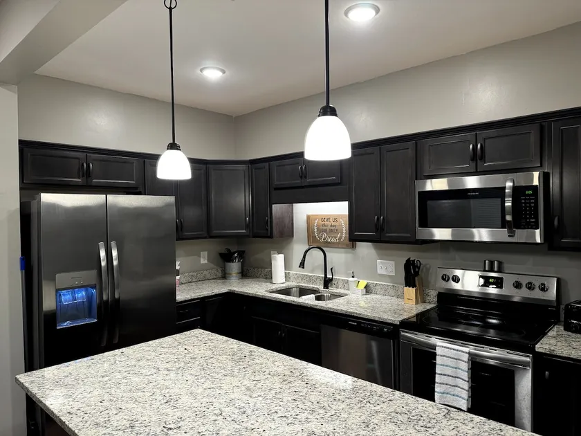 Beautiful Townhome with Pool - Image 1