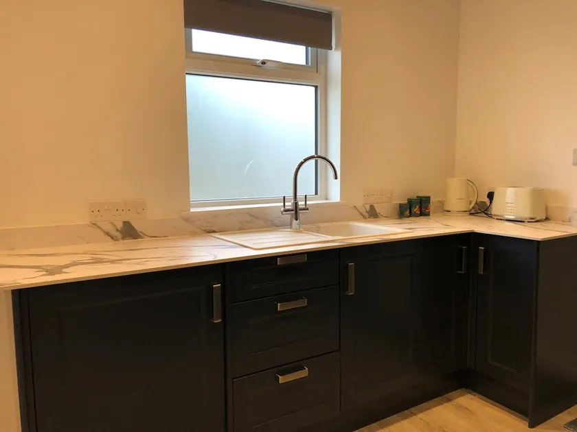 Studio apartment with parking - Image 1