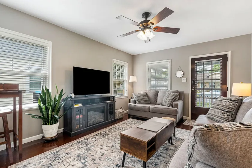 Lovely Bungalow - Image 1