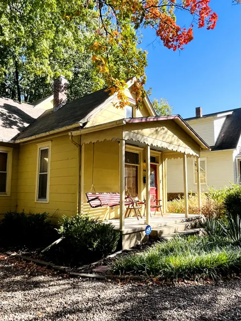 Charming historic home 2 blocks from KU - Sleeps 6 - Image 1