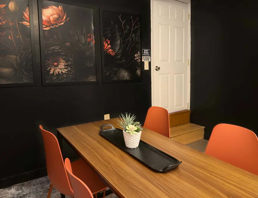 King Bed | Huge Dining Area | Walk Score 99 | Loft - Image 1