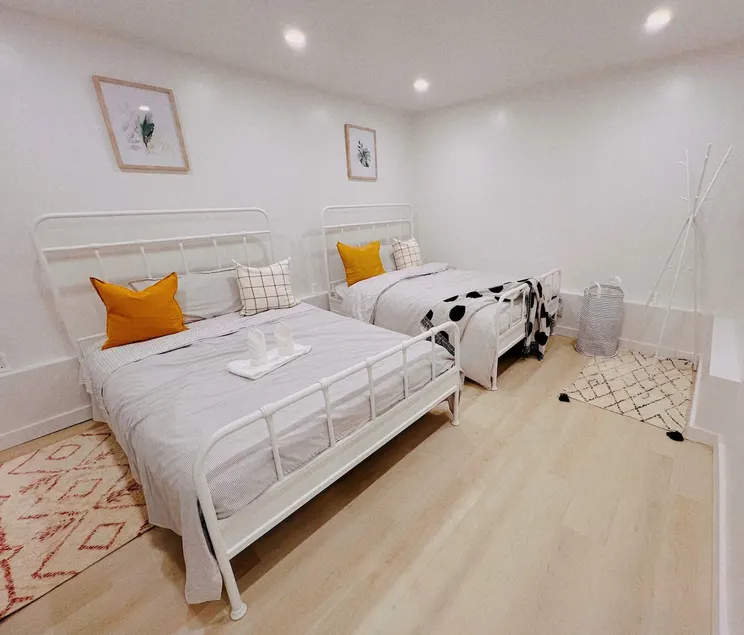 Walk to Ocean Beach • Private Suite • 2 Full Beds - Image 1