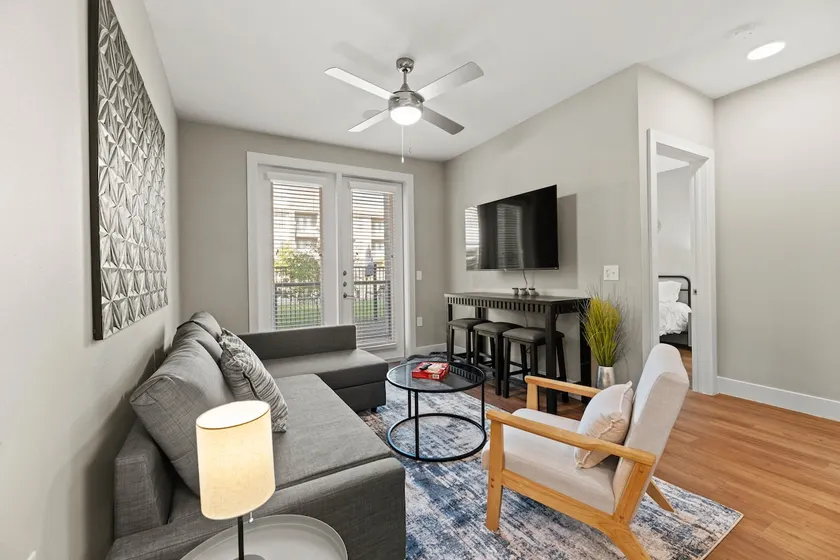 Sleeps 10 w/King Bed+Gym+Free Parking+Stockyards - Image 1